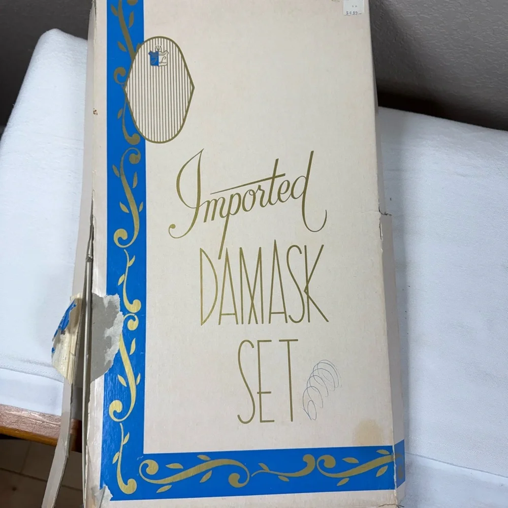 NWT Vintage Damask Table‎ Linens